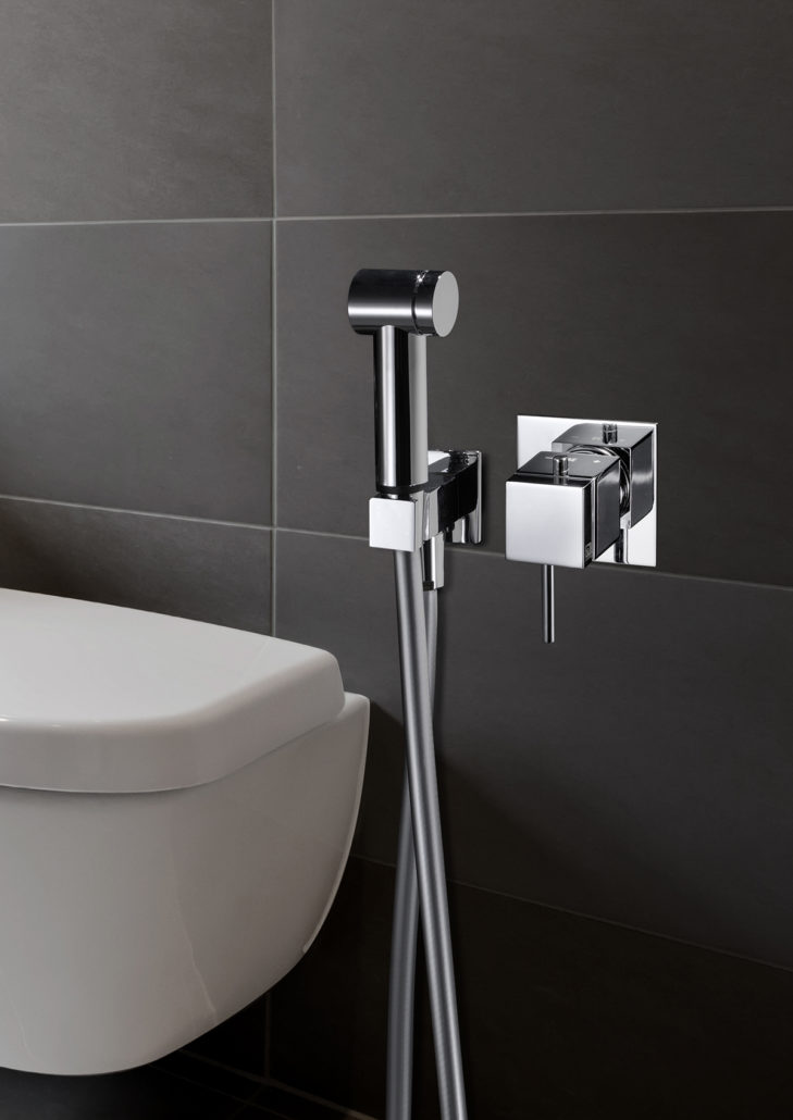 La ducha higiénica como alternativa al bidé – Materiales de Fontanería
